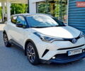 Белый Тойота C-HR, объемом двигателя 1.8 л и пробегом 77 тыс. км за 23800 $, фото 5 на Automoto.ua