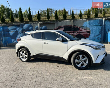 Белый Тойота C-HR, объемом двигателя 1.8 л и пробегом 144 тыс. км за 21900 $, фото 15 на Automoto.ua