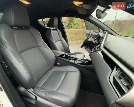 Белый Тойота C-HR, объемом двигателя 1.2 л и пробегом 88 тыс. км за 21500 $, фото 38 на Automoto.ua