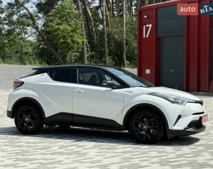 Белый Тойота C-HR, объемом двигателя 1.8 л и пробегом 97 тыс. км за 23300 $, фото 10 на Automoto.ua