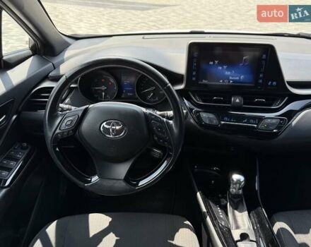 Белый Тойота C-HR, объемом двигателя 1.8 л и пробегом 97 тыс. км за 23300 $, фото 30 на Automoto.ua