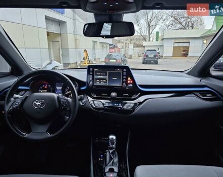 Білий Тойота C-HR, об'ємом двигуна 1.99 л та пробігом 59 тис. км за 19500 $, фото 18 на Automoto.ua