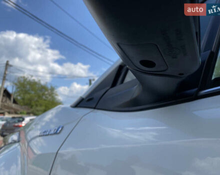 Белый Тойота C-HR, объемом двигателя 1.8 л и пробегом 130 тыс. км за 22300 $, фото 18 на Automoto.ua