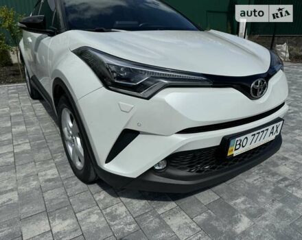 Белый Тойота C-HR, объемом двигателя 1.99 л и пробегом 64 тыс. км за 24500 $, фото 42 на Automoto.ua