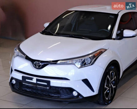 Белый Тойота C-HR, объемом двигателя 1.99 л и пробегом 94 тыс. км за 15500 $, фото 1 на Automoto.ua
