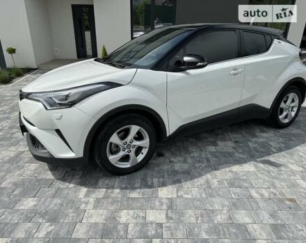 Белый Тойота C-HR, объемом двигателя 2 л и пробегом 64 тыс. км за 23700 $, фото 17 на Automoto.ua