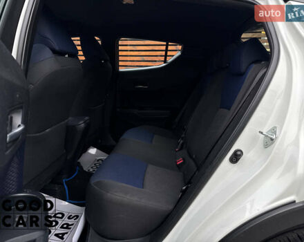 Білий Тойота C-HR, об'ємом двигуна 1.99 л та пробігом 64 тис. км за 25000 $, фото 25 на Automoto.ua