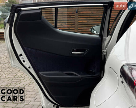 Білий Тойота C-HR, об'ємом двигуна 1.99 л та пробігом 64 тис. км за 25000 $, фото 23 на Automoto.ua