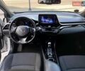 Белый Тойота C-HR, объемом двигателя 1.8 л и пробегом 130 тыс. км за 22300 $, фото 14 на Automoto.ua