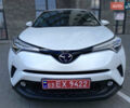 Белый Тойота C-HR, объемом двигателя 1.8 л и пробегом 130 тыс. км за 22300 $, фото 26 на Automoto.ua