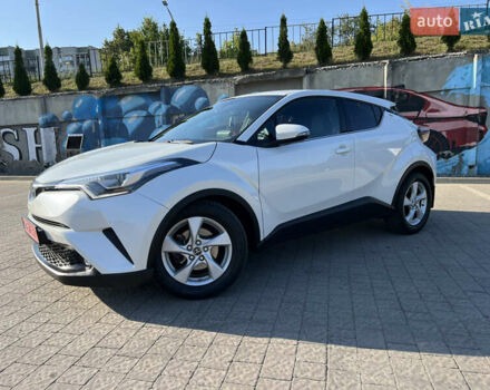 Белый Тойота C-HR, объемом двигателя 1.8 л и пробегом 144 тыс. км за 21900 $, фото 5 на Automoto.ua