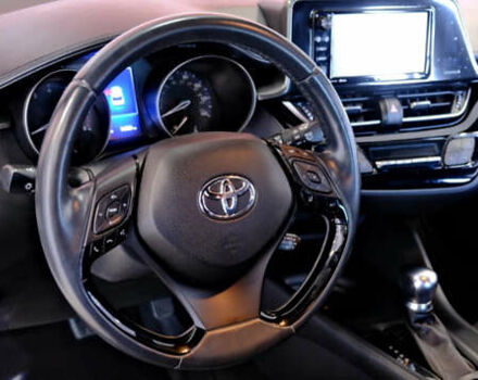 Белый Тойота C-HR, объемом двигателя 1.99 л и пробегом 94 тыс. км за 15500 $, фото 28 на Automoto.ua
