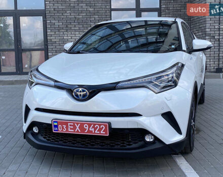Белый Тойота C-HR, объемом двигателя 1.8 л и пробегом 130 тыс. км за 22300 $, фото 1 на Automoto.ua