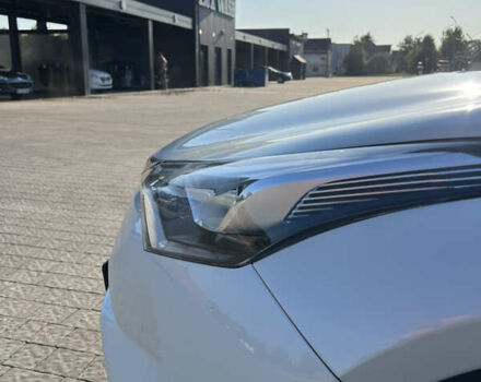 Белый Тойота C-HR, объемом двигателя 1.8 л и пробегом 144 тыс. км за 21900 $, фото 26 на Automoto.ua