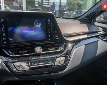 Білий Тойота C-HR, об'ємом двигуна 1.2 л та пробігом 121 тис. км за 19619 $, фото 16 на Automoto.ua