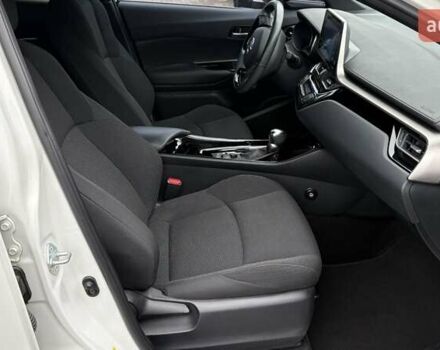 Білий Тойота C-HR, об'ємом двигуна 1.8 л та пробігом 49 тис. км за 25477 $, фото 5 на Automoto.ua