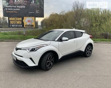 Белый Тойота C-HR, объемом двигателя 2 л и пробегом 108 тыс. км за 21500 $, фото 1 на Automoto.ua