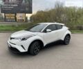 Белый Тойота C-HR, объемом двигателя 2 л и пробегом 108 тыс. км за 21500 $, фото 1 на Automoto.ua