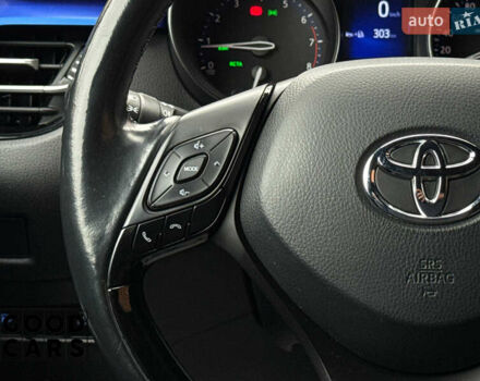 Білий Тойота C-HR, об'ємом двигуна 1.99 л та пробігом 64 тис. км за 25000 $, фото 29 на Automoto.ua