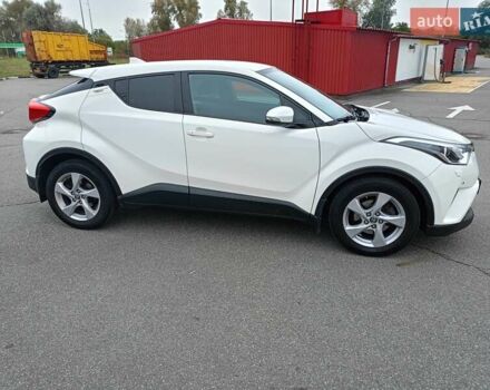 Белый Тойота C-HR, объемом двигателя 1.2 л и пробегом 93 тыс. км за 18700 $, фото 8 на Automoto.ua