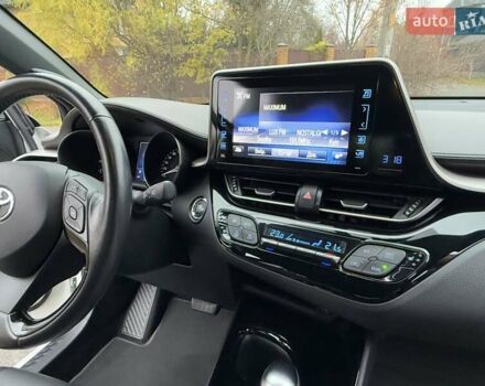 Белый Тойота C-HR, объемом двигателя 1.2 л и пробегом 88 тыс. км за 21500 $, фото 34 на Automoto.ua