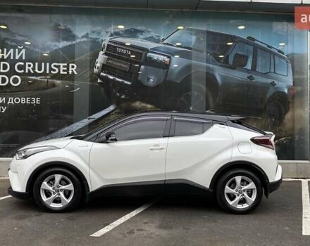 Белый Тойота C-HR, объемом двигателя 1.8 л и пробегом 108 тыс. км за 23164 $, фото 2 на Automoto.ua
