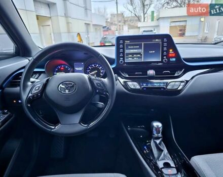 Білий Тойота C-HR, об'ємом двигуна 1.99 л та пробігом 59 тис. км за 19500 $, фото 19 на Automoto.ua