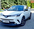 Белый Тойота C-HR, объемом двигателя 1.8 л и пробегом 77 тыс. км за 23800 $, фото 1 на Automoto.ua