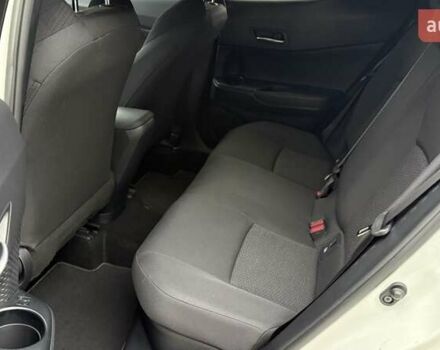 Білий Тойота C-HR, об'ємом двигуна 1.8 л та пробігом 49 тис. км за 25477 $, фото 10 на Automoto.ua