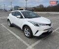 Белый Тойота C-HR, объемом двигателя 1.8 л и пробегом 73 тыс. км за 23000 $, фото 1 на Automoto.ua
