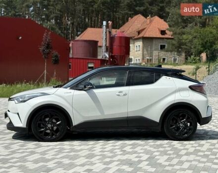 Белый Тойота C-HR, объемом двигателя 1.8 л и пробегом 97 тыс. км за 23300 $, фото 4 на Automoto.ua