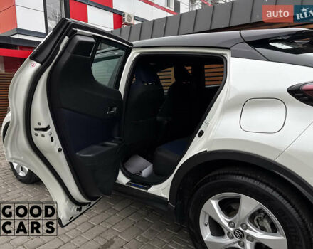 Білий Тойота C-HR, об'ємом двигуна 1.99 л та пробігом 64 тис. км за 25000 $, фото 24 на Automoto.ua