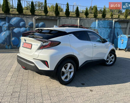Белый Тойота C-HR, объемом двигателя 1.8 л и пробегом 144 тыс. км за 21900 $, фото 13 на Automoto.ua