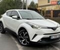 Белый Тойота C-HR, объемом двигателя 1.2 л и пробегом 88 тыс. км за 21500 $, фото 1 на Automoto.ua