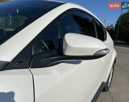 Белый Тойота C-HR, объемом двигателя 1.8 л и пробегом 139 тыс. км за 20900 $, фото 25 на Automoto.ua