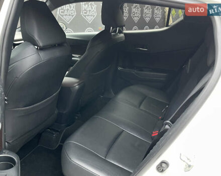 Тойота C-HR 2018 у Києві на Automoto.ua Білий Тойота C-HR, об'ємом двигуна 1.8 л та пробігом 74 тис. км за 22900 $, фото 9 на Automoto.ua