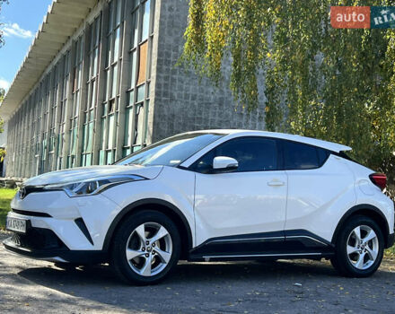 Белый Тойота C-HR, объемом двигателя 1.2 л и пробегом 57 тыс. км за 18750 $, фото 8 на Automoto.ua