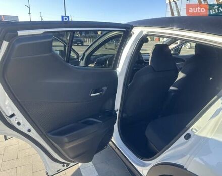Білий Тойота C-HR, об'ємом двигуна 1.8 л та пробігом 92 тис. км за 25500 $, фото 21 на Automoto.ua