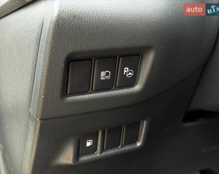 Белый Тойота C-HR, объемом двигателя 1.8 л и пробегом 79 тыс. км за 26290 $, фото 24 на Automoto.ua