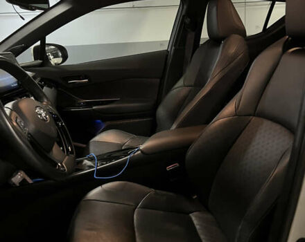 Белый Тойота C-HR, объемом двигателя 1.8 л и пробегом 89 тыс. км за 28500 $, фото 3 на Automoto.ua