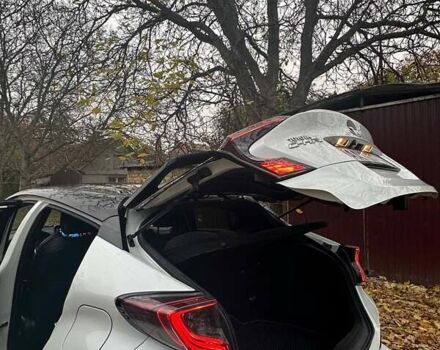 Тойота C-HR 2019 в Киеве на Automoto.ua Белый Тойота C-HR, объемом двигателя 1.8 л и пробегом 79 тыс. км за 25800 $, фото 34 на Automoto.ua