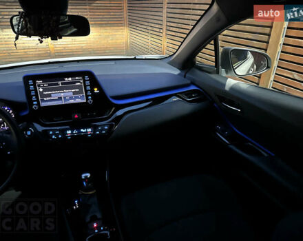 Белый Тойота C-HR, объемом двигателя 2 л и пробегом 46 тыс. км за 22000 $, фото 29 на Automoto.ua