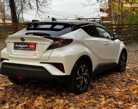 Белый Тойота C-HR, объемом двигателя 1.8 л и пробегом 79 тыс. км за 26290 $, фото 6 на Automoto.ua