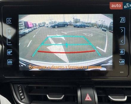 Белый Тойота C-HR, объемом двигателя 1.2 л и пробегом 92 тыс. км за 20490 $, фото 19 на Automoto.ua
