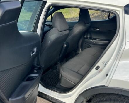 Білий Тойота C-HR, об'ємом двигуна 2 л та пробігом 58 тис. км за 10000 $, фото 10 на Automoto.ua