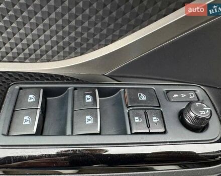 Белый Тойота C-HR, объемом двигателя 1.2 л и пробегом 92 тыс. км за 20490 $, фото 16 на Automoto.ua