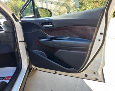 Белый Тойота C-HR, объемом двигателя 1.8 л и пробегом 113 тыс. км за 27480 $, фото 24 на Automoto.ua