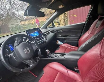 Тойота C-HR 2019 в Киеве на Automoto.ua Белый Тойота C-HR, объемом двигателя 1.8 л и пробегом 79 тыс. км за 25800 $, фото 22 на Automoto.ua