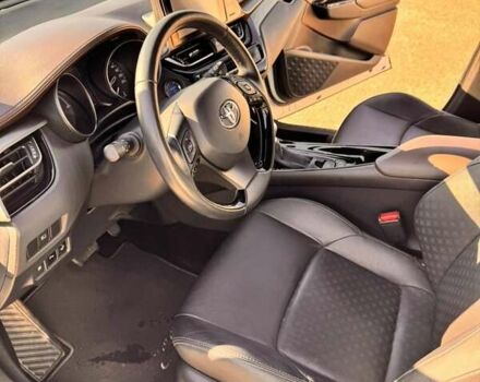 Белый Тойота C-HR, объемом двигателя 1.8 л и пробегом 42 тыс. км за 22000 $, фото 14 на Automoto.ua