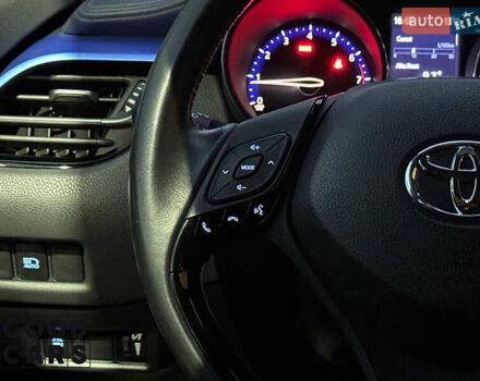 Белый Тойота C-HR, объемом двигателя 2 л и пробегом 46 тыс. км за 22000 $, фото 26 на Automoto.ua